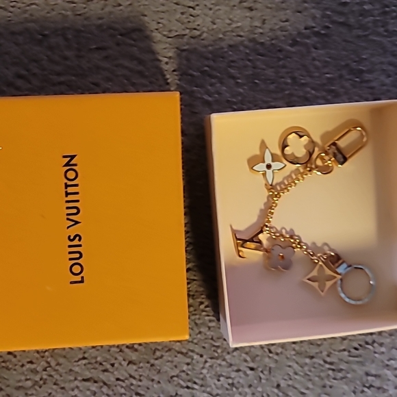 Louis VuittonMonogram charm chain. Never worn. R used,still have bag and box.. - Picture 3 of 6